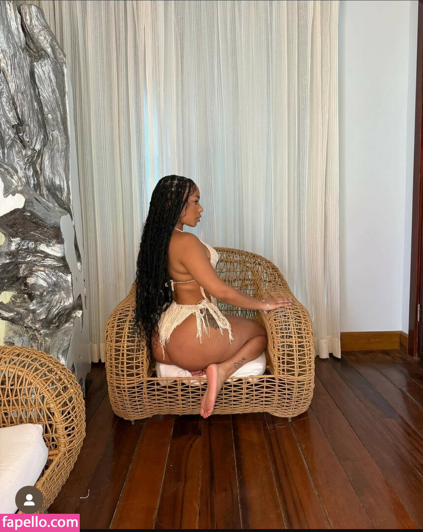 AEPediVlog / Aaliyah Enjoli / Prettyfeetbyliyah / aaliyah.enjoli Nude Leaked  Photo #3