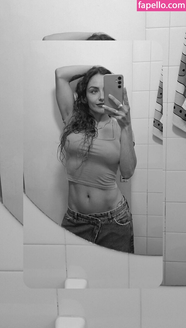 e.mily_22 / eeemilys22 Nude Leaked OnlyFans Photo #1